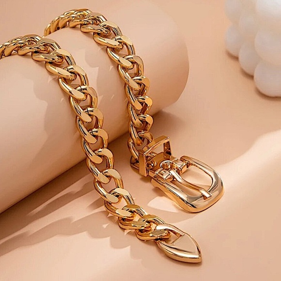 Gold Belt Buckle Design Exaggerated Oversized Chunky Choker - Picture 6 of 6